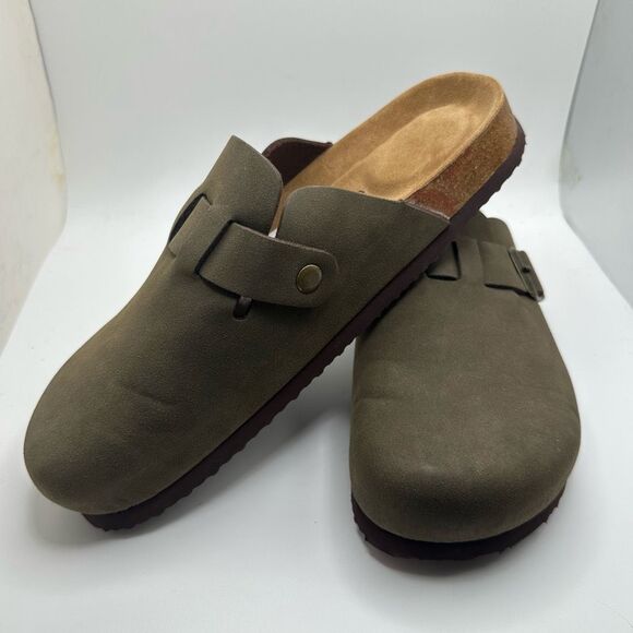 CUSHIONAIRE Men's Haze Cork Footbed Clog with +Comfort 8 OLIVE NEW - Picture 7 of 7